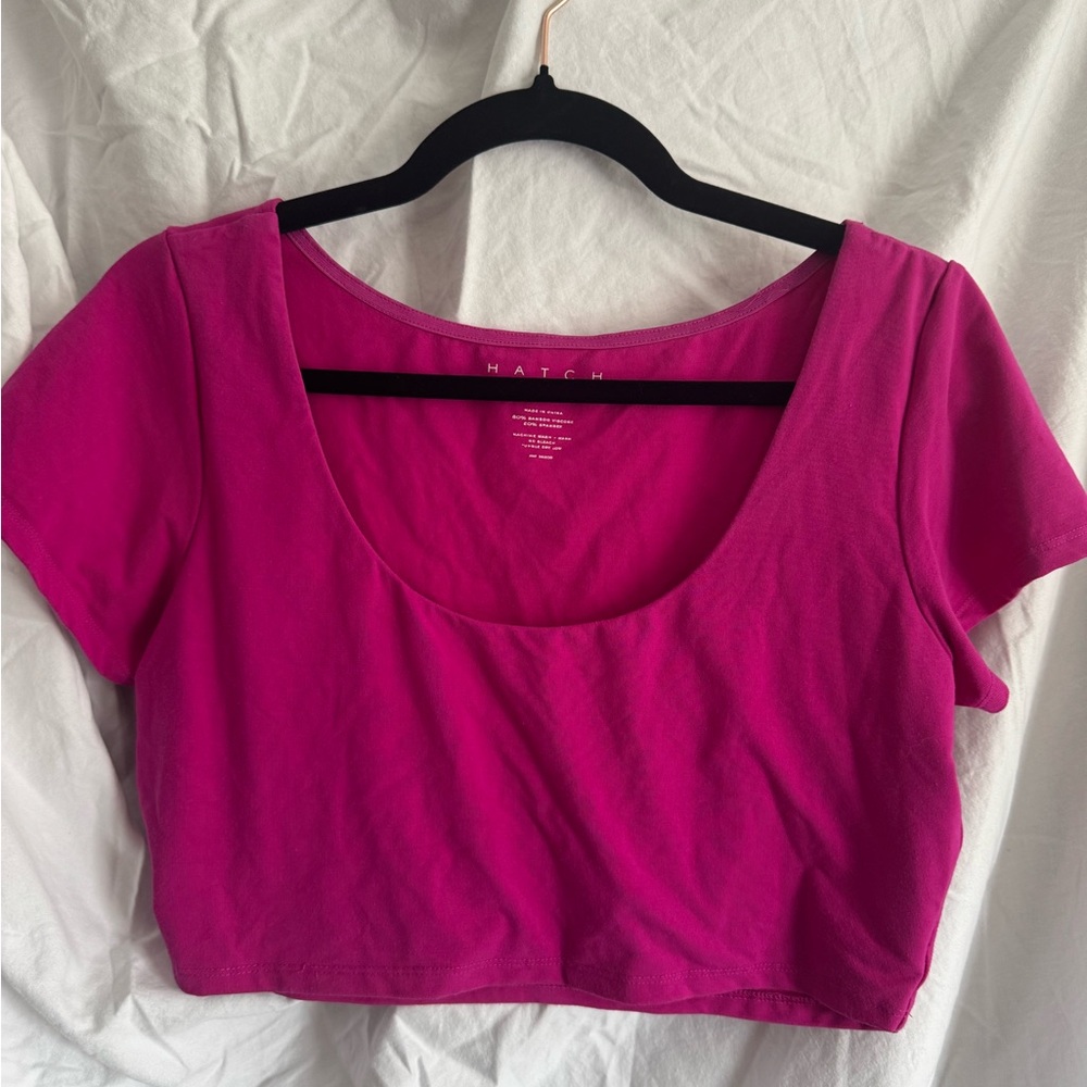 Hatch Magenta Scoop-Neck Cropped Tee